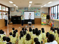 「幼稚園での交通安全教室」