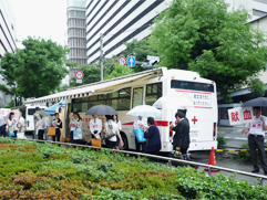 「通行人への献血運動の呼びかけ」